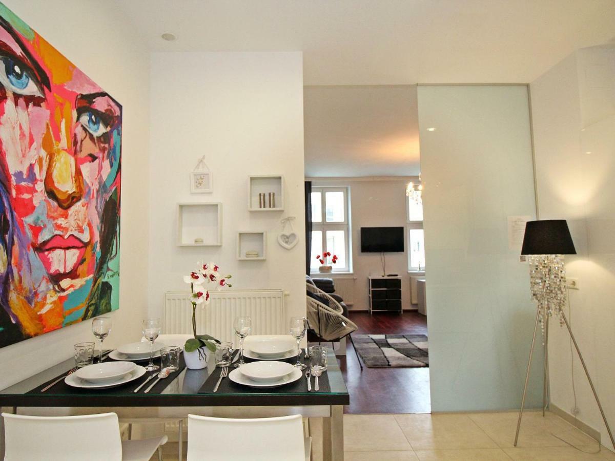 Salzgries Apartment *
